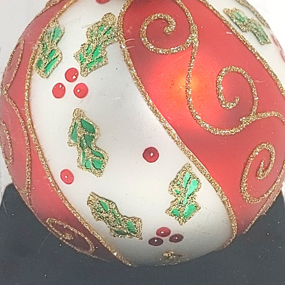 NEW Hand Crafted Glass Blown Christmas Ball Ornament In Acrylic Box Display - Picture 2 of 6